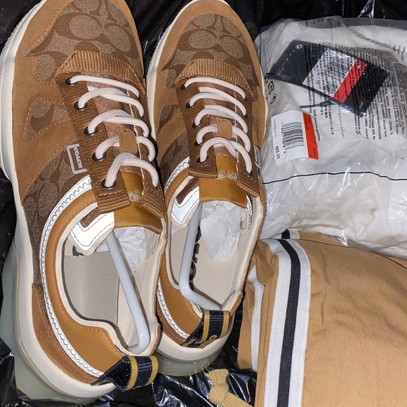 One pair of coaches size 10 with matching outfits - Picture 3 of 5